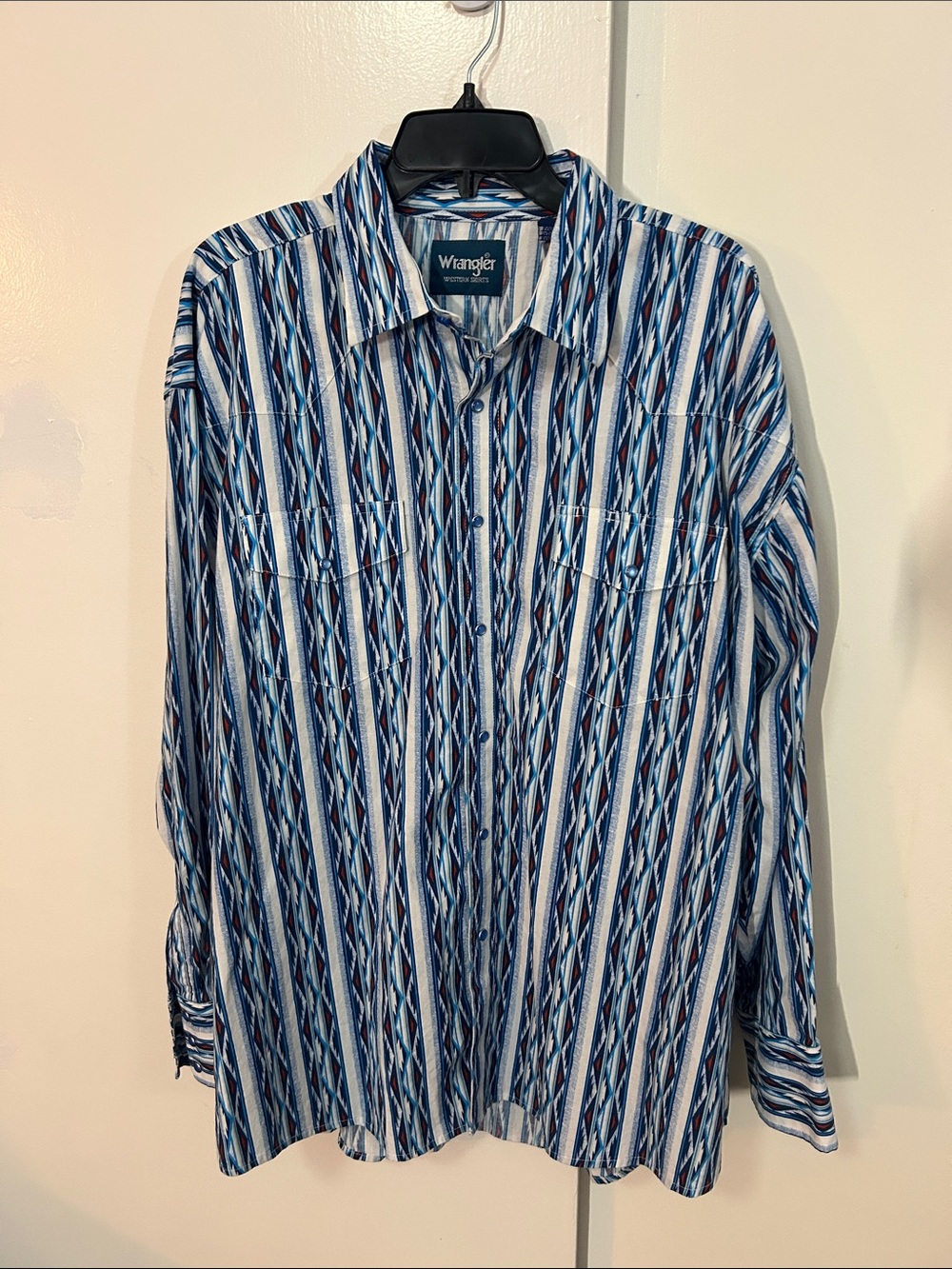 Wrangler Men’s Blue & White Striped Button-Down Shirt